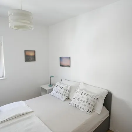 Sunset Dreams - 5min Walk Apartment *